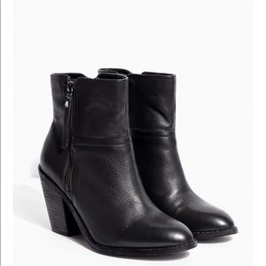 Kelsi Dagger Brooklyn Jet Set Booties SZ 9.5